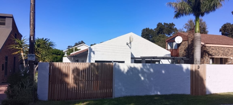 To Let 3 Bedroom Property for Rent in Voelklip Western Cape
